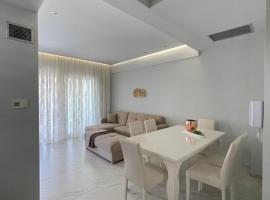 Villa Theodora in front of the sea, hotel i Hanioti