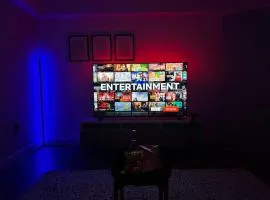 Large 65 Inch TV Full Kitchen Long-Stay Ready
