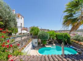 Fabulous country house with pool, hotell i Terena