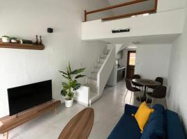 Sea View Loft, hotel in Nea Roda