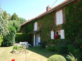 Gite les Glycines, holiday home in Diges