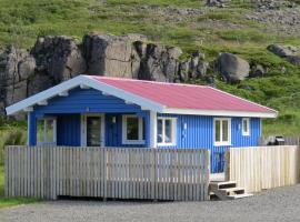 Hvammur 4 with private hot tub (Fagurgali), orlofshús/-íbúð á Drangsnesi