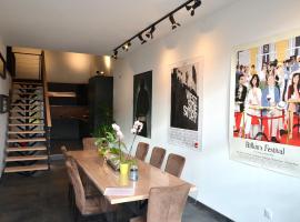 Loft industriel dans une ancienne grange, hotel amb aparcament 