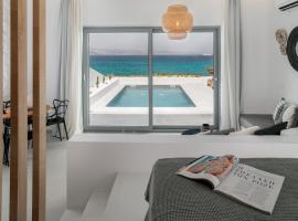 Seanfinity Beachfront Suites, hotel per famiglie a Mikri Vigla
