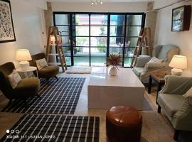 Big Groups Heaven in Central Location, holiday home in Bangkok
