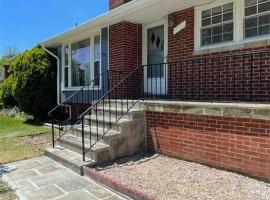 Spacious single family home close to VA and DC 5mins to MGM, Ferienhaus in Fort Washington