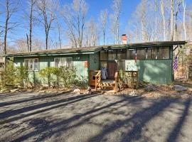 Pocono Pines, Lake Naomi 4 bedrooms, 2 full bath, hotel i Pocono Pines