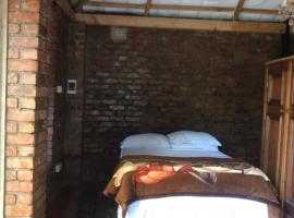 African feel studio with kitchenette - 2045, hotel in Harare