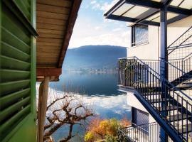 Mansarda Verde by Quokka 360 - cosy attic apartment with lake view, hotel v destinaci Ponte Tresa