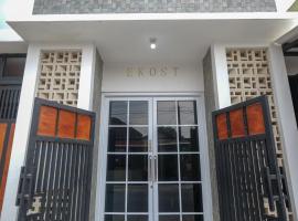 KoolKost Syariah near Luwes Gentan Park (Minimum Stay 30 Nights), hotel dekat Bandara Adisumarmo - SOC, Sukoharjo