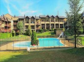 Preciosa casa con jardín y piscina, cabin in Bourg-Madame
