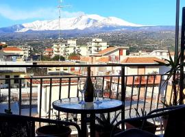 Panoramica Casa Leo Riposto centro con parcheggio, apartment in Riposto