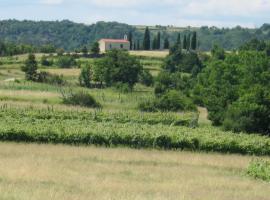 Peaceful House - Short Drive to the Sea, hotel u gradu Marezige