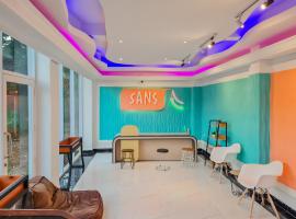 Sans Hotel Grand Sabaraya Cikampek, khách sạn ở Karawang