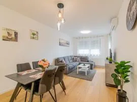 Flexible SelfCheckIns 42 - Zagreb - Luxury - Garage Parking - Loggia - Brand New