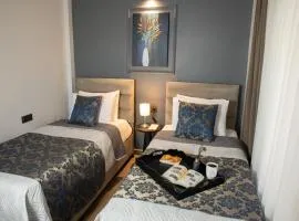 12 rooms hotel