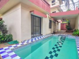 Hilltop 4 BHK Villa with Private Pool in Candolim, hotel v destinácii Old Goa