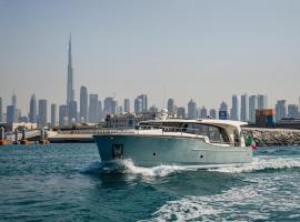 Stella Romana Yacht, rumah bot di Dubai