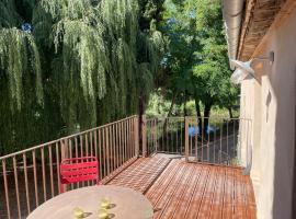 Gîte "Suzanne" du Moulin de la Batteuse, hotel en Valensole