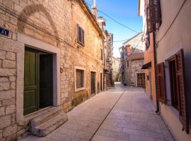 Apartments Umag Center, seafront with terrace in Umag，位于乌马格的酒店