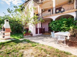 Apartments Dara, guest house sa Umag