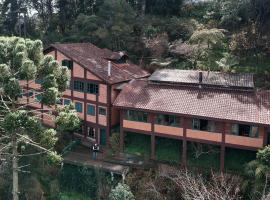 Sitio Nossa Senhora De Loreto, hotel cerca de Museo Felícia Leirner, Campos do Jordão