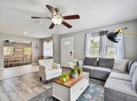 ~ Modern and Cozy 4BR home - 30 Mins from Disney ~, budjettihotelli Orlandossa