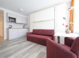 Huber Living Basic 102, hotel with parking in Germering