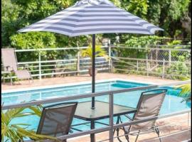 Hills Royale Villa -Ironshore Montego Bay、モンテゴ・ベイのバケーションレンタル