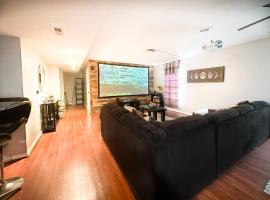 Cute 2-BRM Walkout apt with pool table and theater, hotell i Lexington
