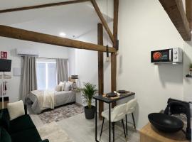 SUITES CHIC, hotel v destinaci Herencia