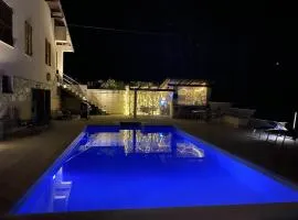 Casa Roberto Pool with Bar 5 bedrooms 2 bathrooms Great For Groups