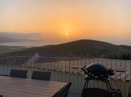 Panorama exceptionnel sur les hauteurs de Propriano、プロプリアノのホテル