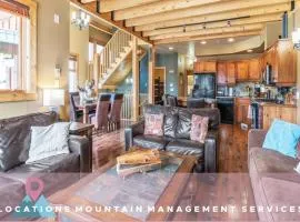 Forest Lane Hideaway - Luxurious Family Friendly Home w Private Hot Tub