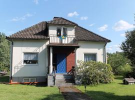 Ferienhaus mit Kamin in Småland für 6 Personen, villa í Järnforsen