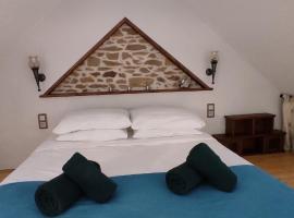 Gîte Les Pampas Les Jardins de Kerellec 20min de la mer 2 à 4 personnes jacuzzi et terrasse, hotel di Plouvorn
