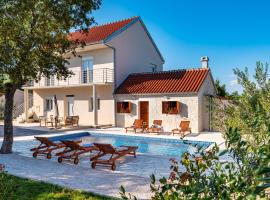 MY DALMATIA - Holiday home Zara with private swimming pool, hotel in Stankovci