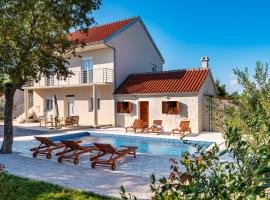 MY DALMATIA - Holiday home Zara with private swimming pool, hotel con parcheggio a Stankovci