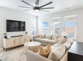 Cozy Sweet Retreat Brand New Private Home w Spa Game Room and Firepit