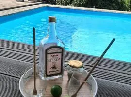 CHARMANT HAUT DE VILLA AVEC PISCINE PARTAGEE