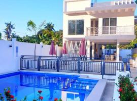 Charming 3 bedroom Events Place with private pool: Romblon şehrinde bir villa