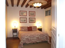 Al pozzo dei Scoacamini, 100 m from San Marco, ground floor