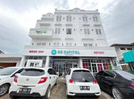 De capitol Hotel Syariah, hotel a prop de Aeroport internacional Sultà Hasanuddin - UPG, a Patjinongong