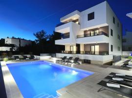 Villa Ankora 2 with heated pool, luksushotell i Biograd na Moru