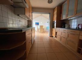 Hamburger Villenviertel, ganzes Haus mit 5 Einbettzimmern,1 Esszimmer, αγροικία στο Αμβούργο