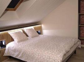 Superbe studio en résidence rue de courcelles, hotel in Arbois