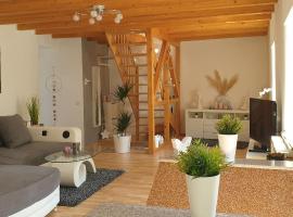 Ferienhaus Sabine im Biosph&auml;renreservat Bliesgau، كوخ في بليزكاستل