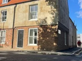Willow House by Shortstays4U 2bedroom Townhouse with free parking in town centre!