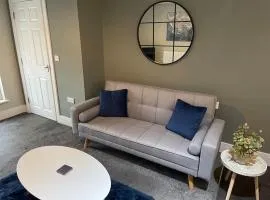 Willow House - 2bedroom Townhouse with free parking in town centre!! by Shortstays4U