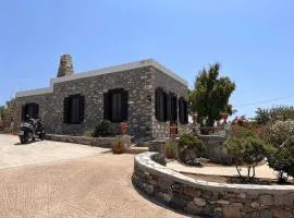 Πέτρινο Εξοχικό Σπίτι στη Σύρο